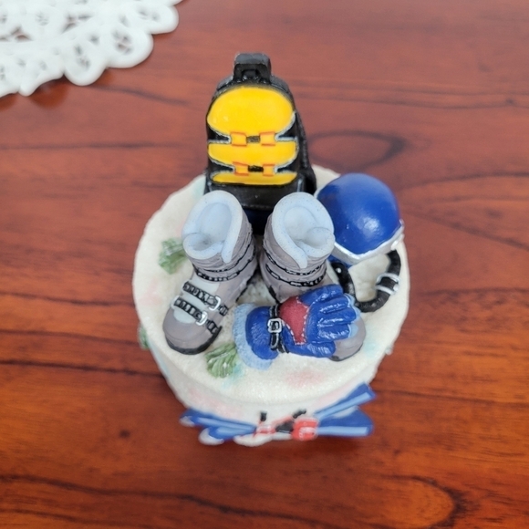 Vintage A. Richesco Corp Resin 3D Skiing Trinket Box 1980s Rare unique - Picture 7 of 17